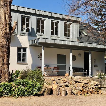Ferienwohnung Weingut Villa Huesgen Am Moenchhof ทราเบิน-ทราร์บาค ภายนอก รูปภาพ